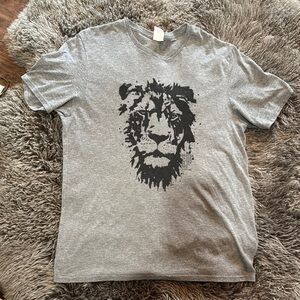 Gray Lion Graphic T-Shirt